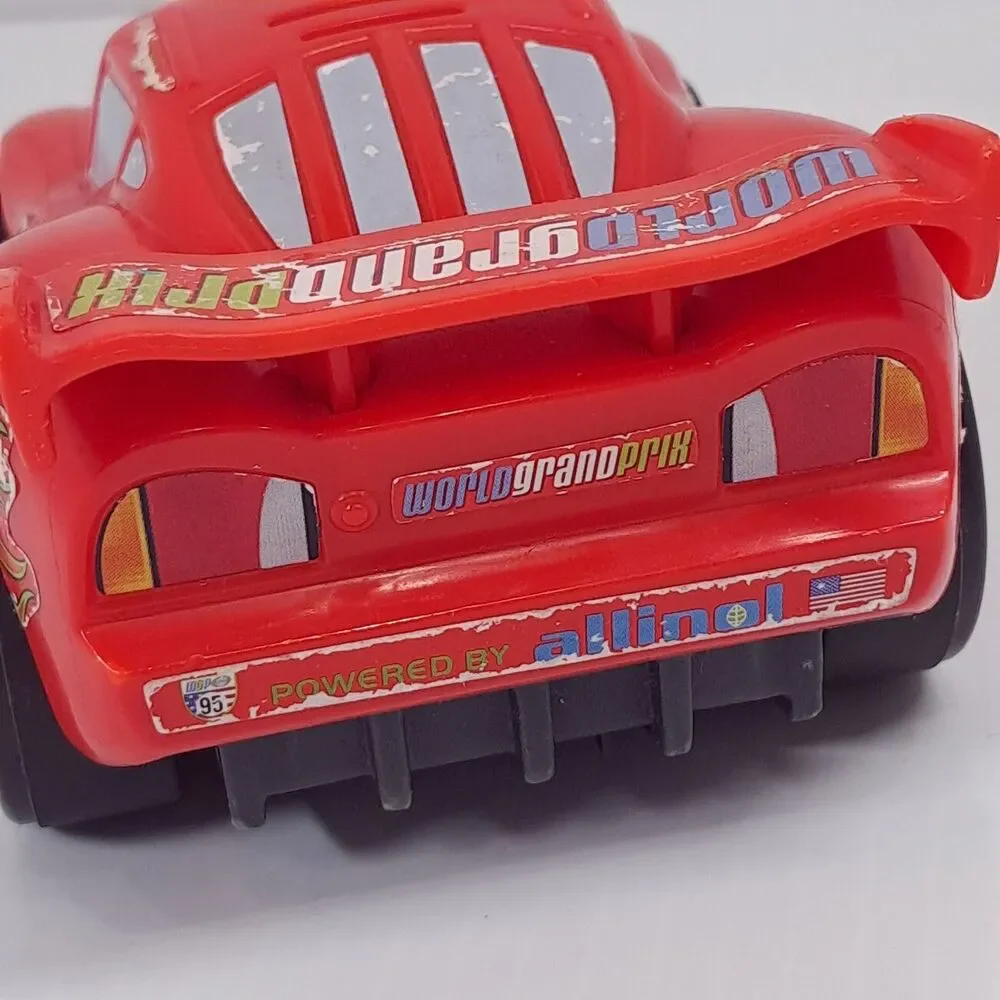 Fisher-Price Disney Pixar Cars 2 Shake 'n Go! World Grand Prix Lightning McQueen